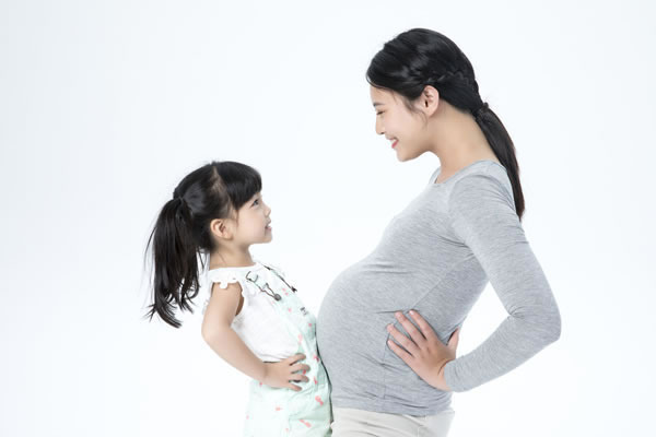 肚子宝宝动得厉害是男宝还是女宝？胎动与性别有关吗？(图1)
